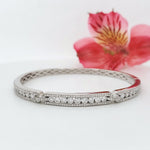 Load image into Gallery viewer, 18k White Gold 2.00 Carat Bangle