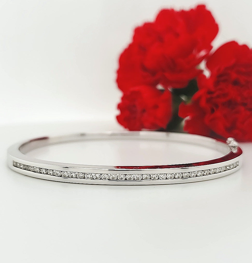 18k White Gold 0.76 Carat Bangle