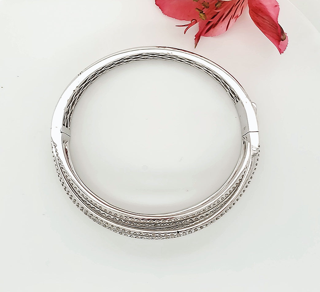 18k White Gold 6.36 Carat Bangle