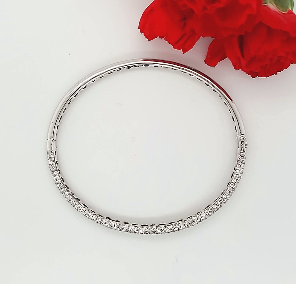 18k White Gold 3.00 Carat Bangle
