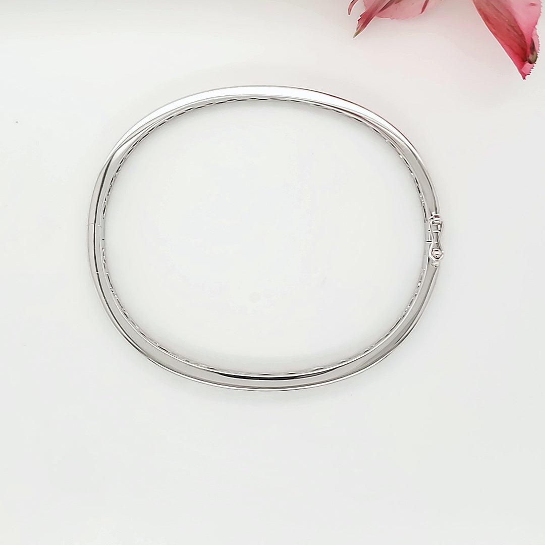 18k White Gold 2.87 Carat Bangle