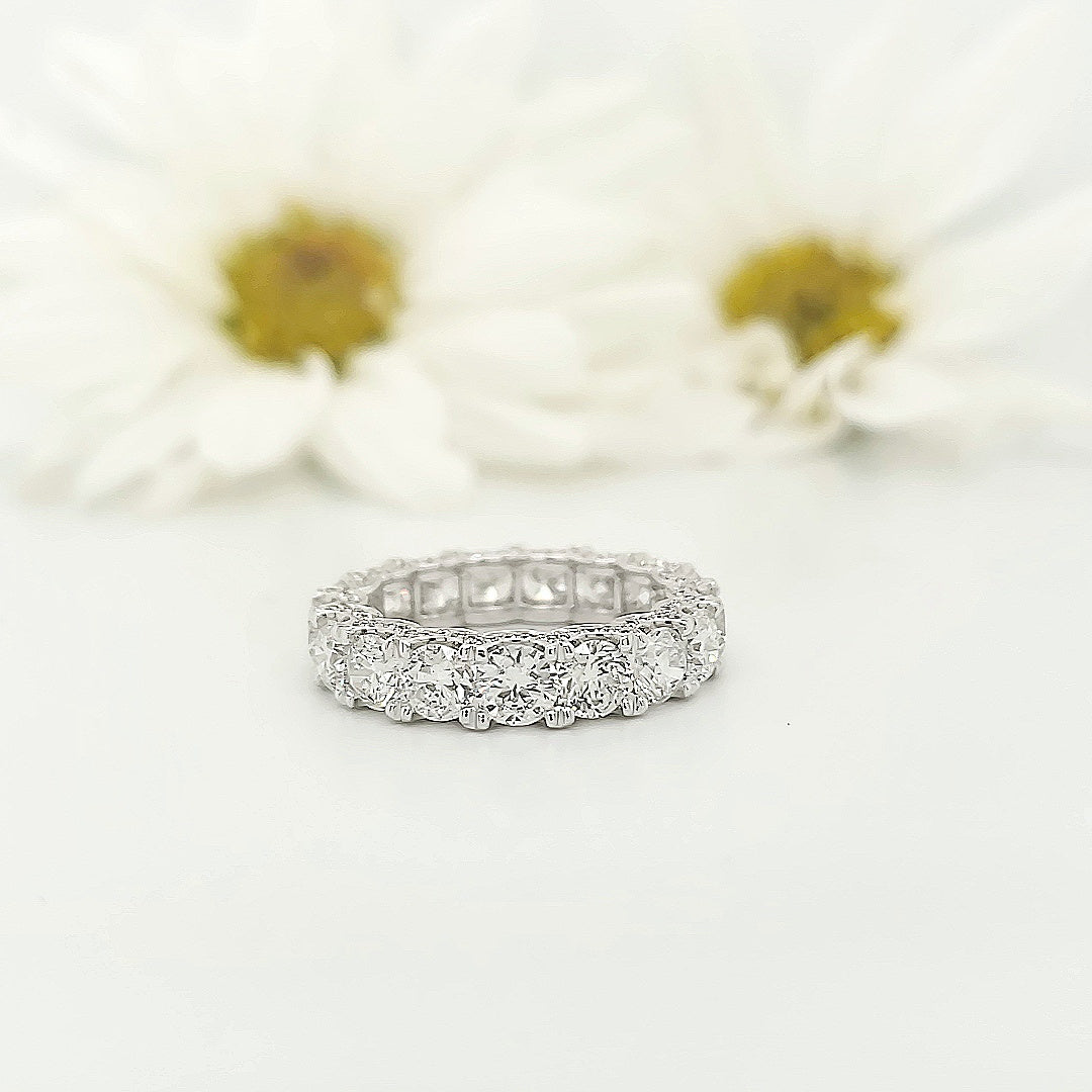 18k White Gold 4.67 Carat Wedding Band