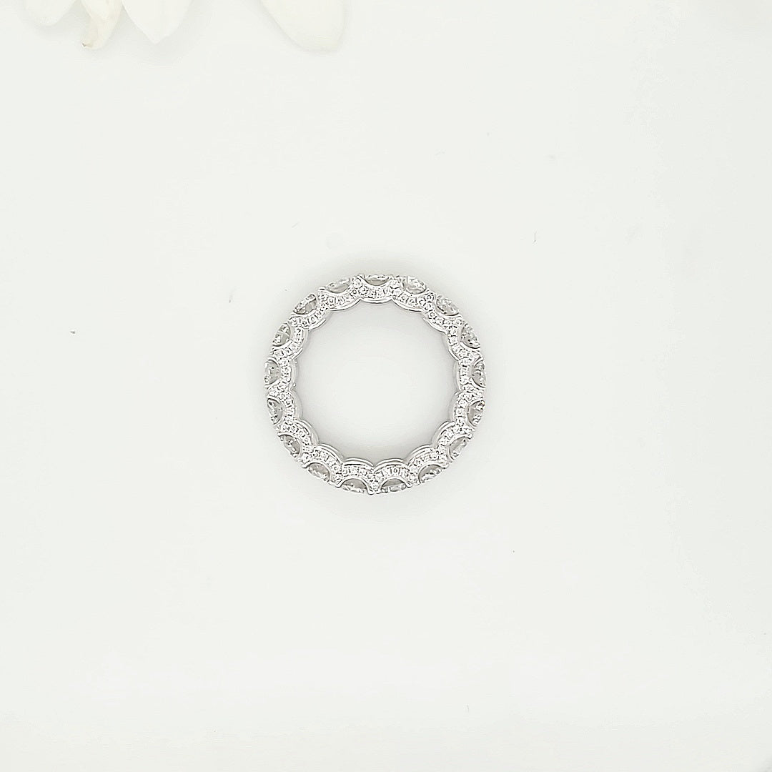 18k White Gold 4.67 Carat Wedding Band