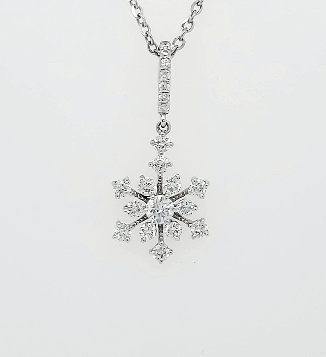 18k White Gold 0.63 Carat Pendant