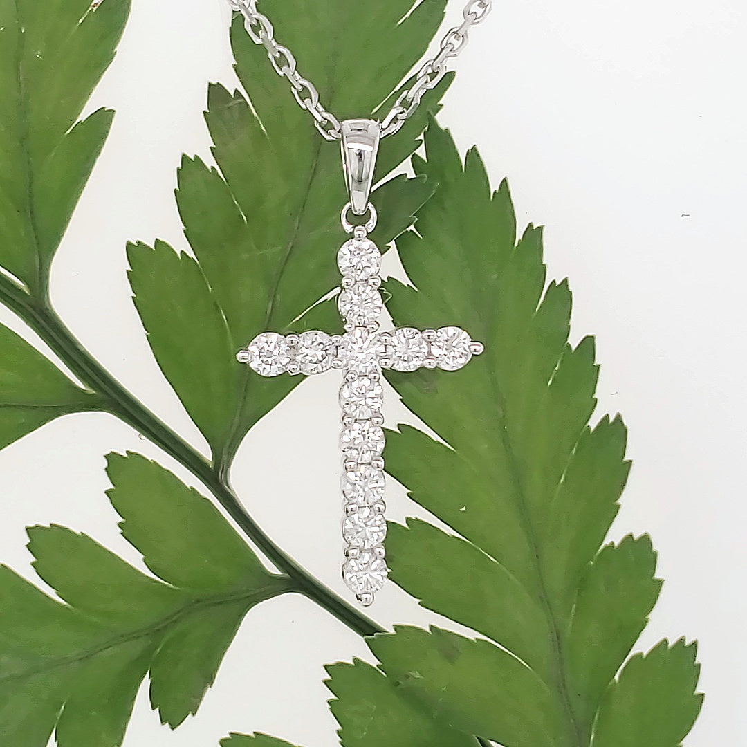 18k White Gold 0.47 Carat Pendant
