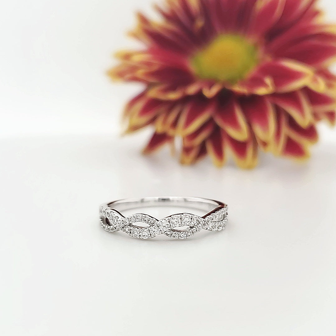 18k White Gold 0.30 Carat Wedding Band